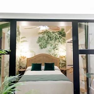  Apartment Top2stay Historic Spain